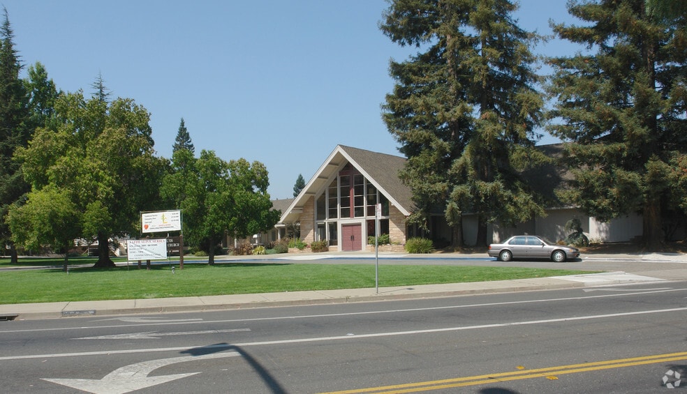 Primary Photo Of 460 S El Monte Ave, Los Altos Religious Facility For Lease