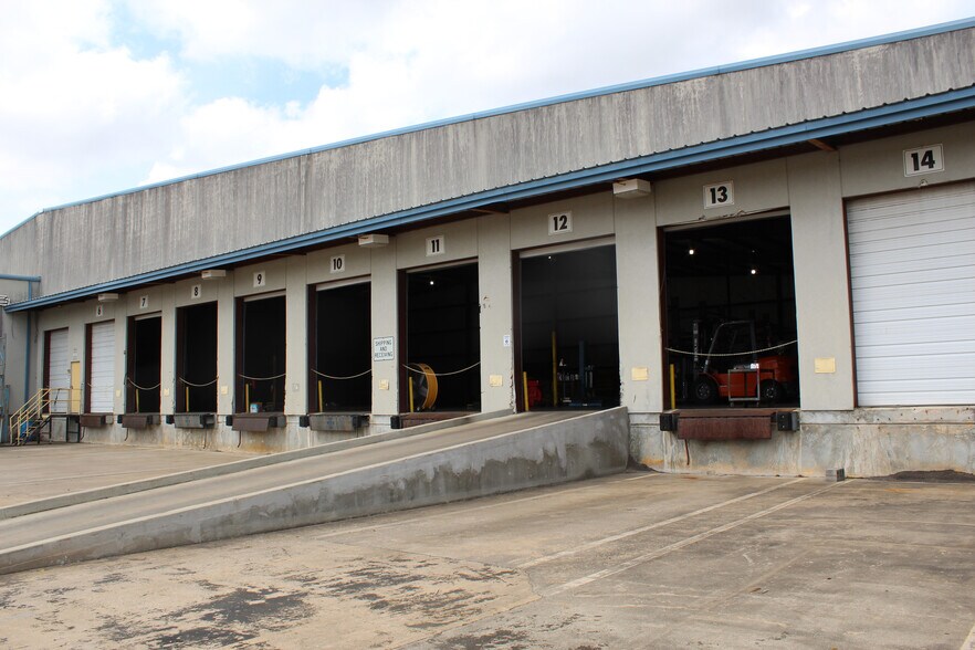 More Photos Of 8101 Fite Rd, Pearland Warehouse For Sale