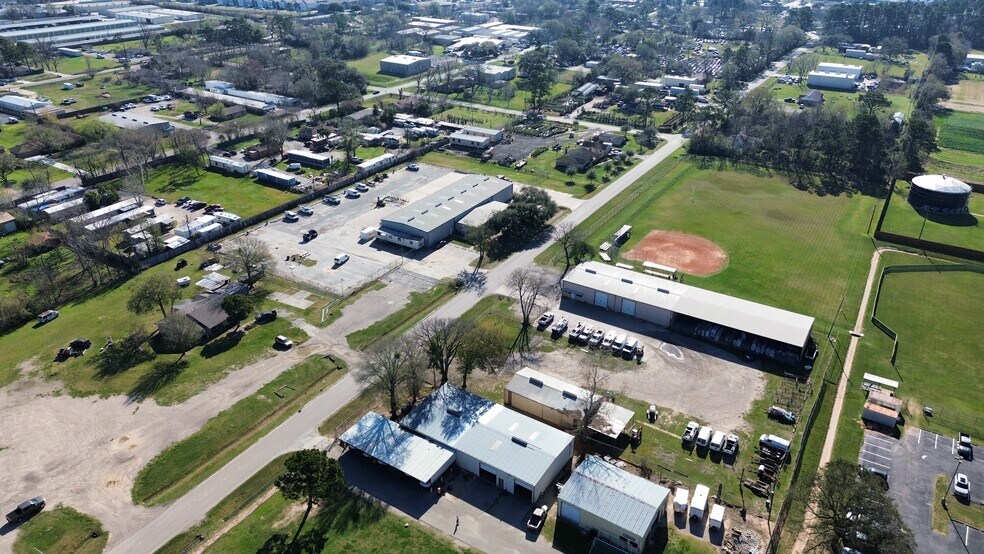 More Photos Of 18901 Turnip St, Spring Warehouse For Lease