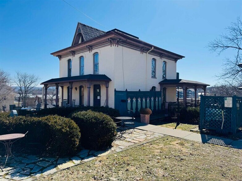 More Photos Of 138 1st St, Baraboo Office For Sale