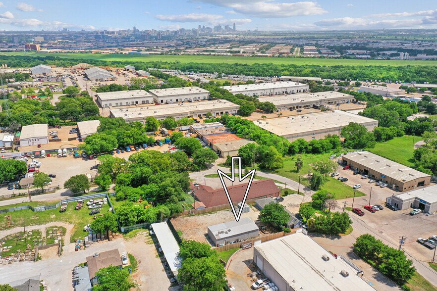 More Photos Of 2423 Hinton Dr, Irving Warehouse For Lease
