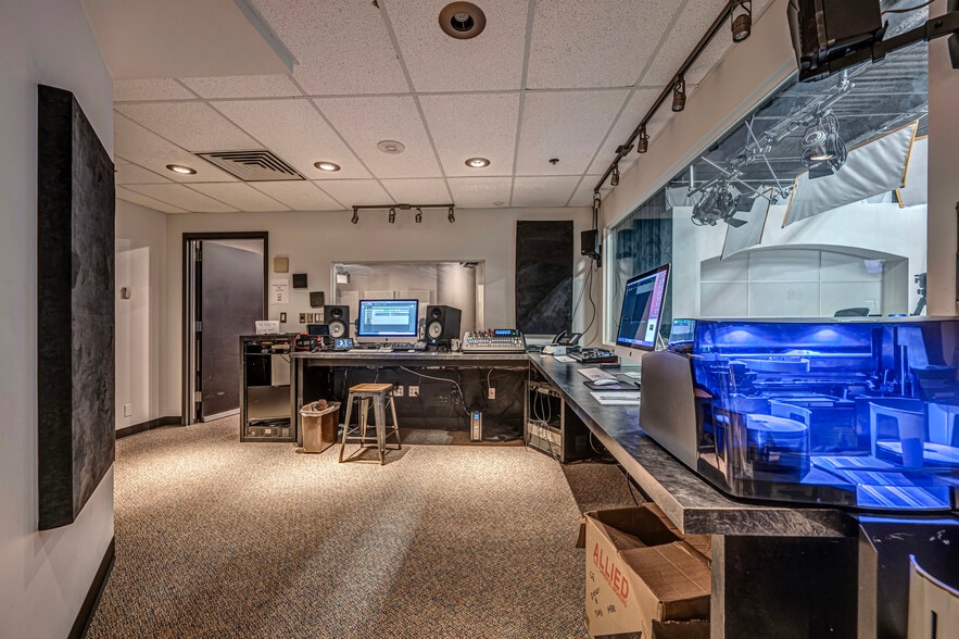 More Photos Of 3800 N May Ave, Oklahoma City Office For Sale