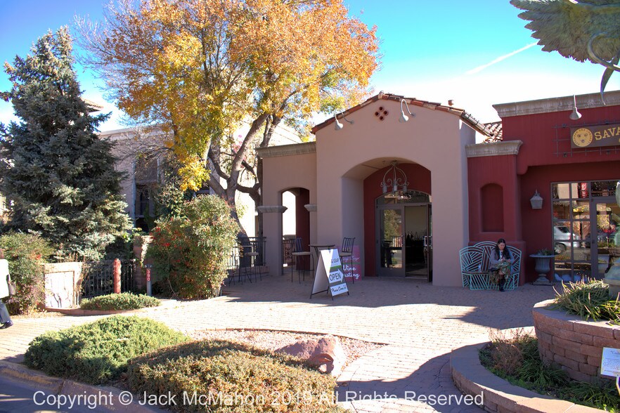 More Photos Of 390 N State Route 89A, Sedona Storefront For Lease