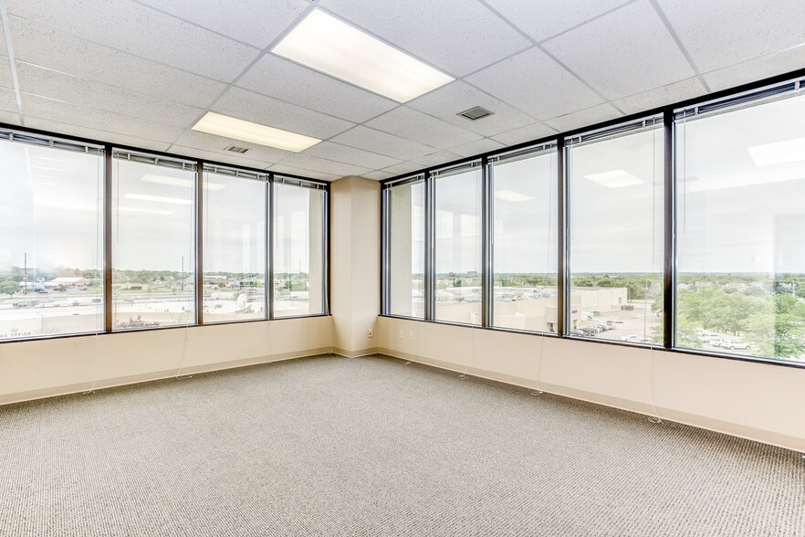 More Photos Of 2024 N Woodlawn St, Wichita Office For Sale