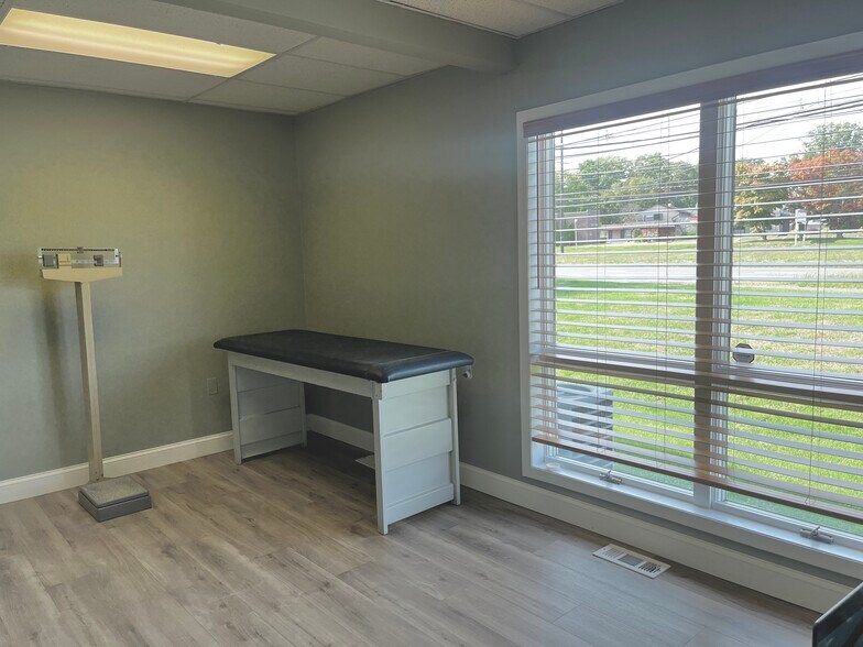 More Photos Of 1594-1600 US Highway 130, North Brunswick Medical For Lease