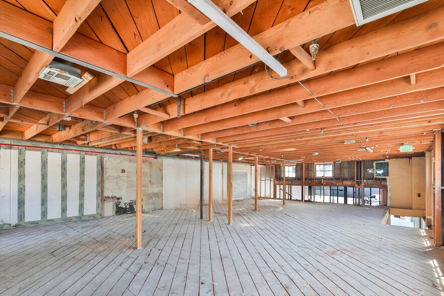 More Photos Of 3225 W Sunset Blvd, Los Angeles General Retail For Lease