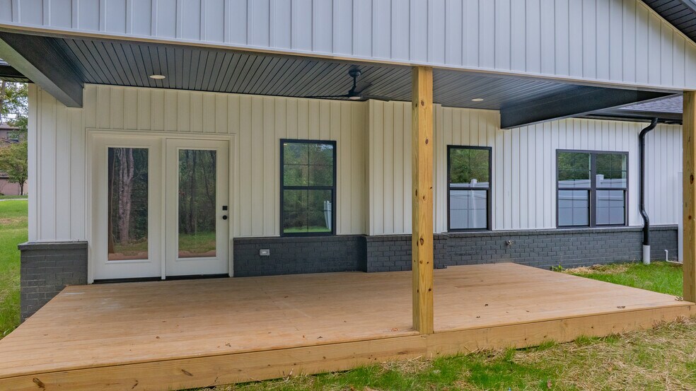 More Photos Of 1519 Carroll Creek Rd, Johnson City Multifamily For Sale