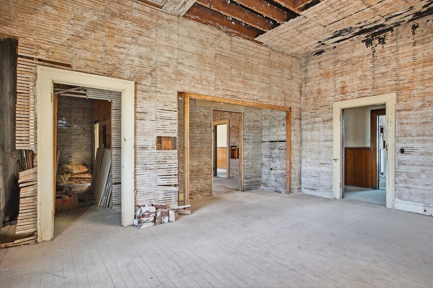 More Photos Of 104 Spruce St E, Ilwaco General Retail For Sale