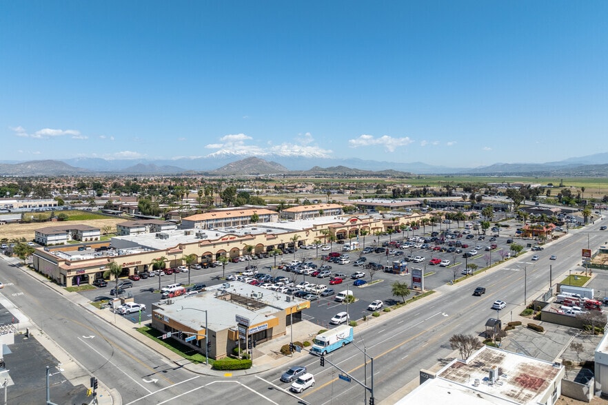 More Photos Of 402-496 E 4th St, Perris Storefront For Lease