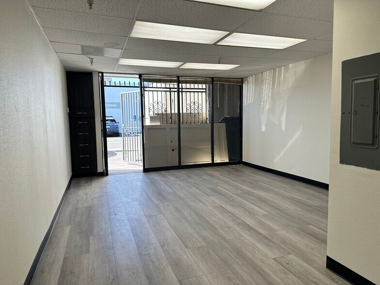 More Photos Of 12628 Raymer St, North Hollywood Warehouse For Lease