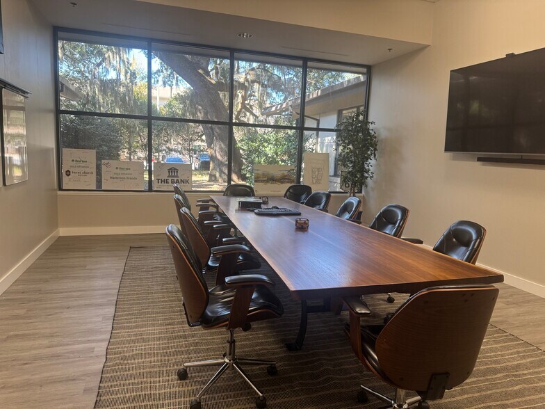 More Photos Of 10 Buck Island Rd, Bluffton Office For Lease