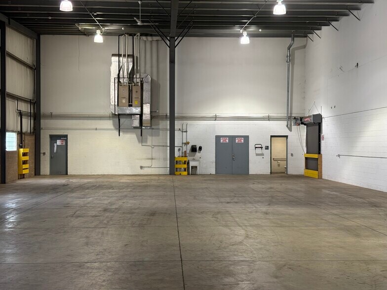 More Photos Of 325 Meadowlands Blvd, Washington Office For Lease