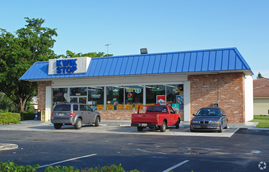 Primary Photo Of 6995 W Mcnab Rd, Tamarac Convenience Store For Lease