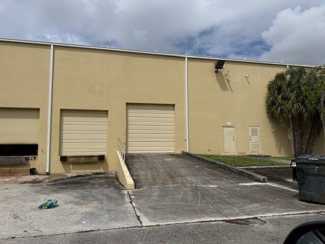 More Photos Of 1520 S Powerline Rd, Deerfield Beach Warehouse For Lease