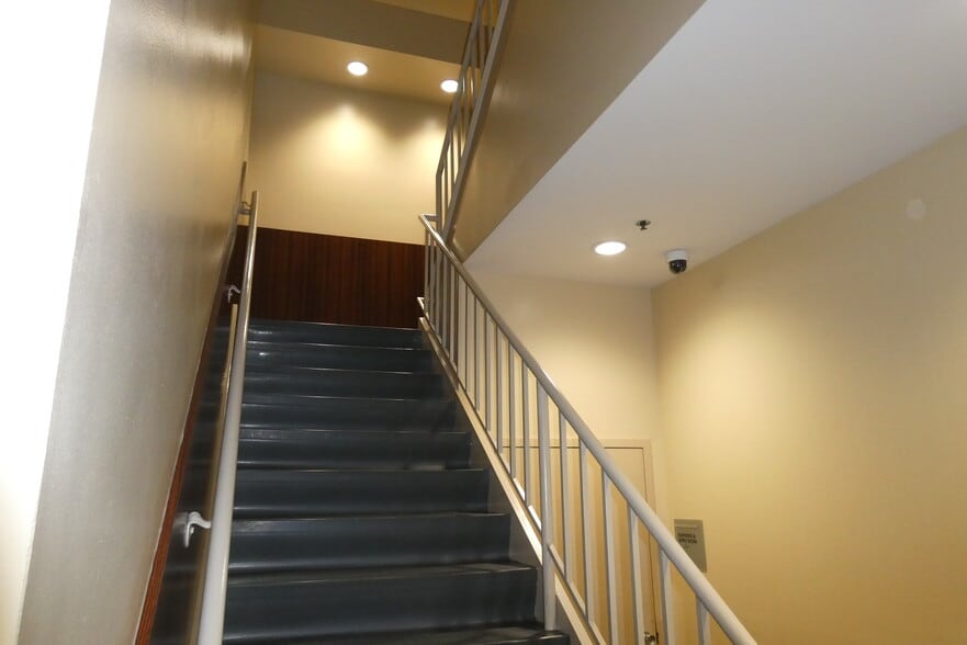 More Photos Of 6100-6120 San Fernando Rd, Glendale Office For Sale