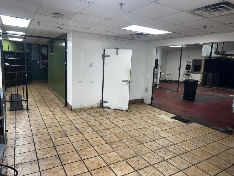 More Photos Of 6915 Spencer Hwy, Pasadena Restaurant For Lease