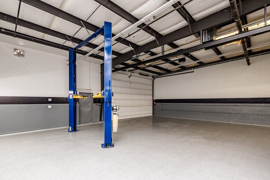 More Photos Of 1600 Acoma Blvd W, Lake Havasu City Service For Sale