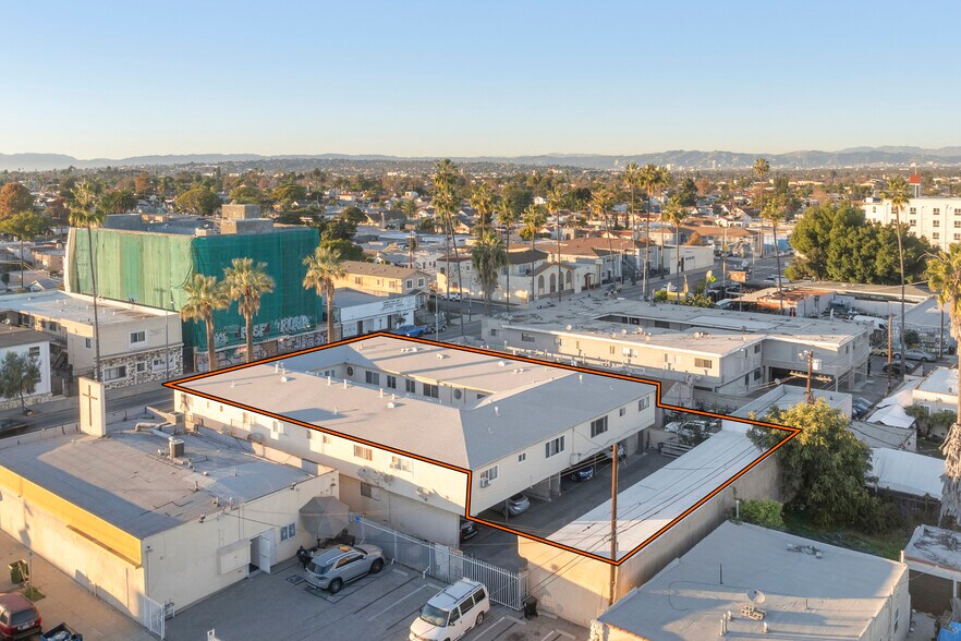 More Photos Of 8118 S Western Ave, Los Angeles Apartments For Sale