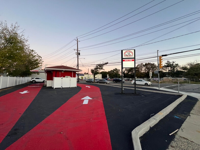 More Photos Of 2885 Grand Ave, Baldwin Freestanding For Sale