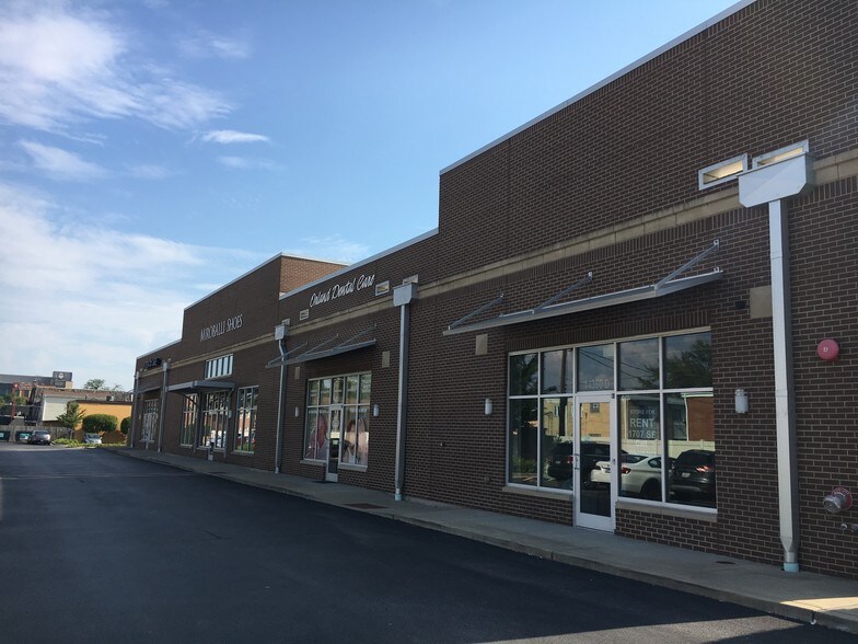 More Photos Of 14360 S LaGrange Rd, Orland Park Storefront For Lease