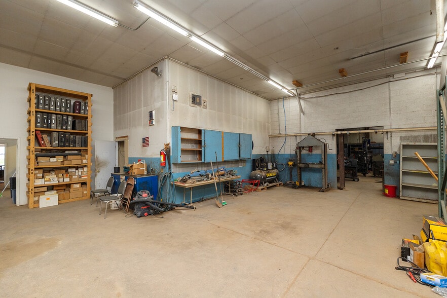 More Photos Of 890 N State Road 14, Harper Auto Dealership For Sale