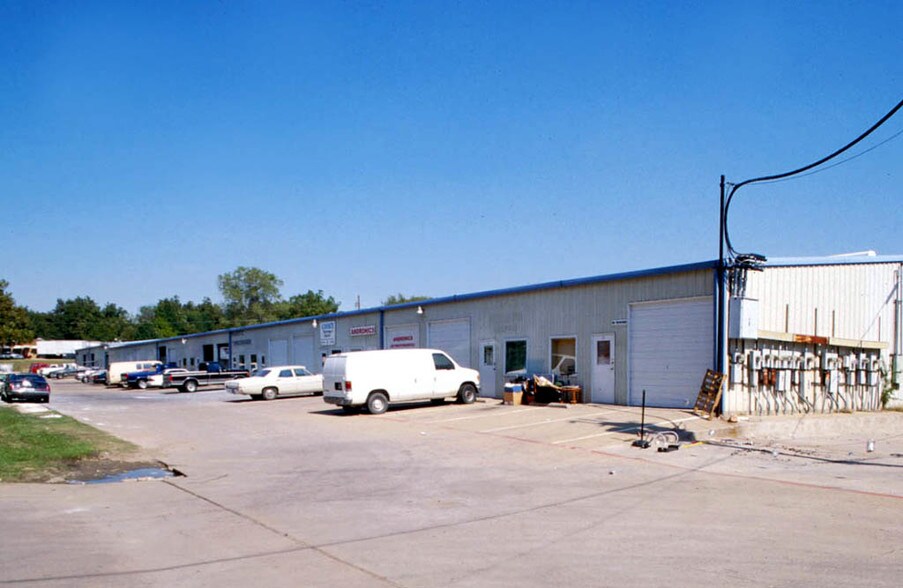 More Photos Of 2025 E Shady Grove Rd, Irving Flex For Lease