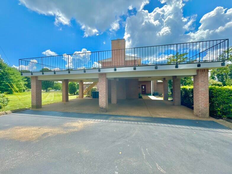 More Photos Of 103 Bluegrass Commons Blvd, Hendersonville Office For Lease