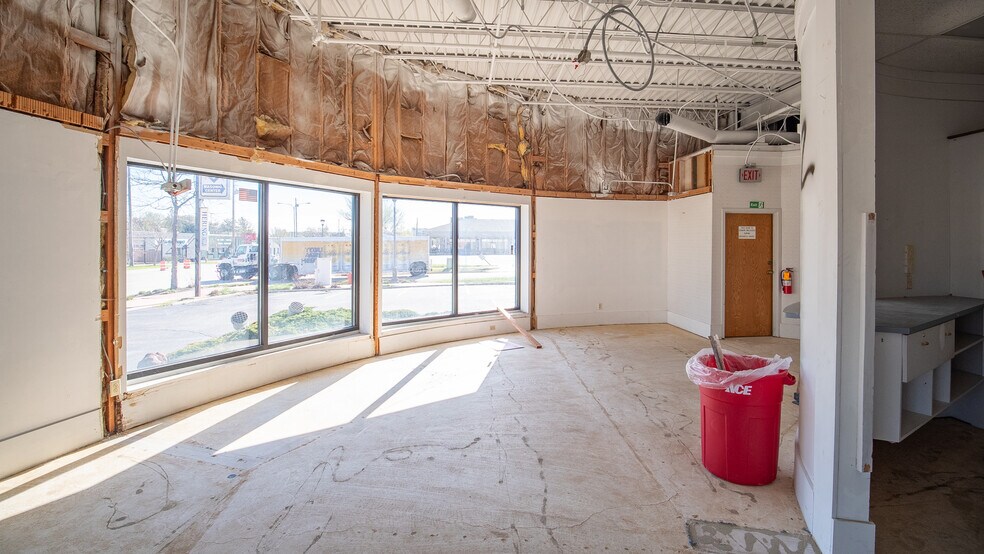 More Photos Of 2002 2nd St SW, Rochester Storefront Retail Office For Sale