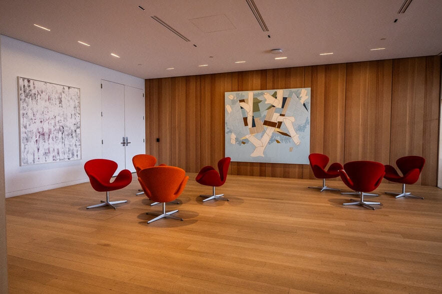 More Photos Of 1459 Grand Ave, Des Moines Office For Lease