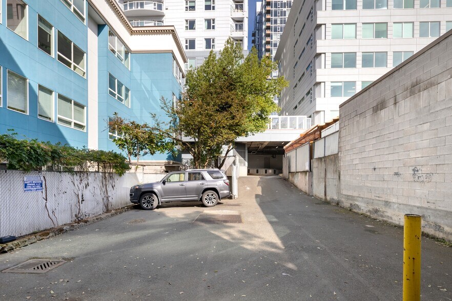 More Photos Of 2512 1st Ave, Seattle Apartments For Lease