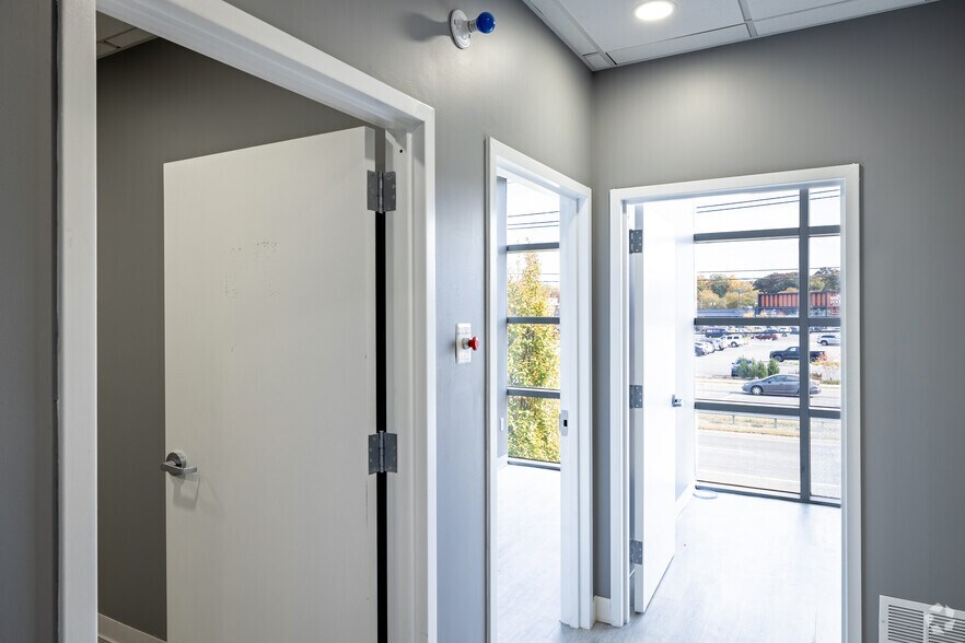 More Photos Of 315 Walt Whitman Rd, Huntington Station Office For Lease