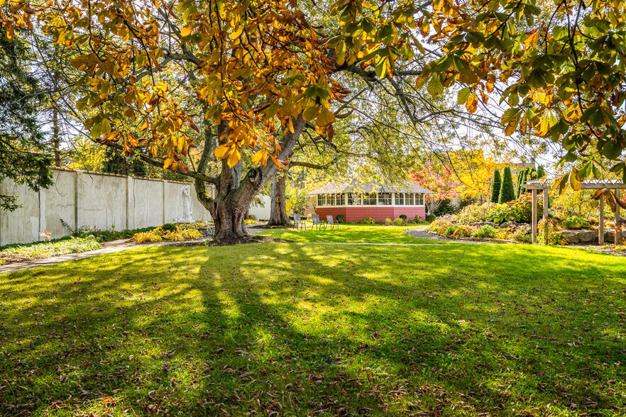 More Photos Of 94 Shoshone st, Buffalo Religious Facility For Sale