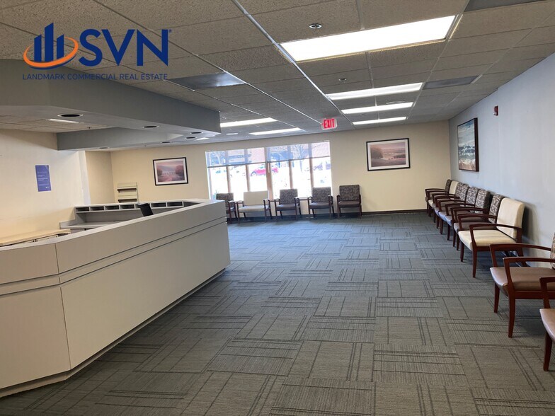 More Photos Of 511-515 Thornhill Dr, Carol Stream Unknown For Lease