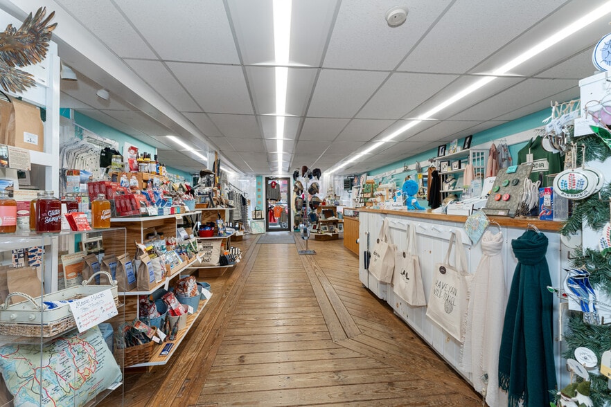 More Photos Of 19 Cottage St, Bar Harbor Storefront For Sale