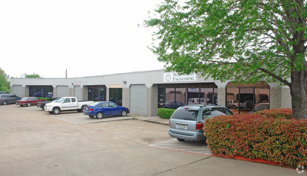 More Photos Of 4200 N Main St, Fort Worth Flex For Lease