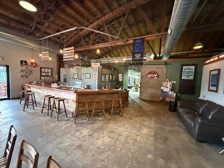 More Photos Of 113 W Jackson St, Sparta Freestanding For Sale
