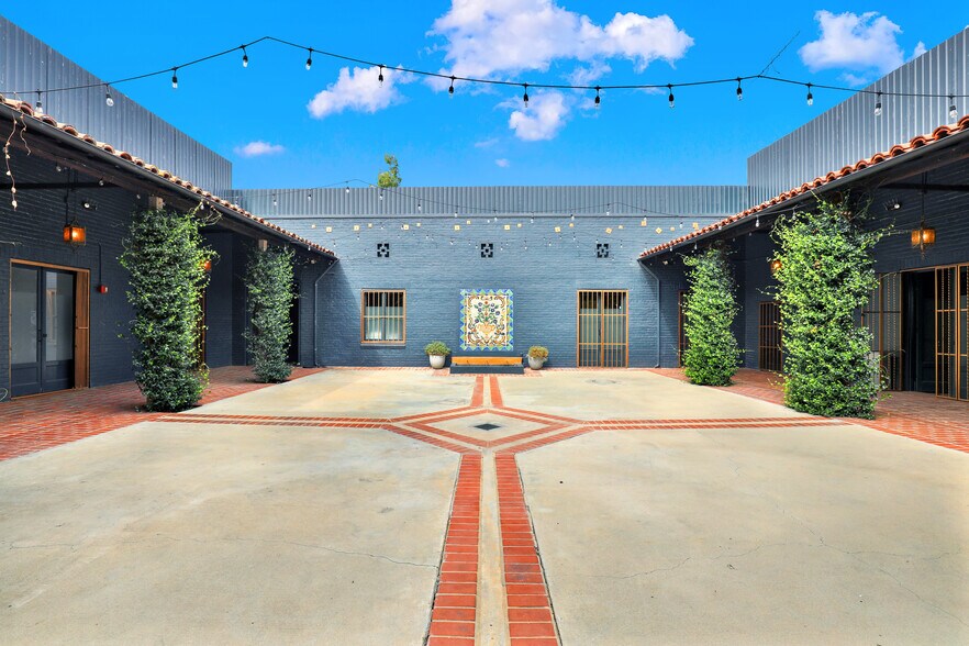 More Photos Of 435 S Boyle Ave, Los Angeles Office Residential For Sale