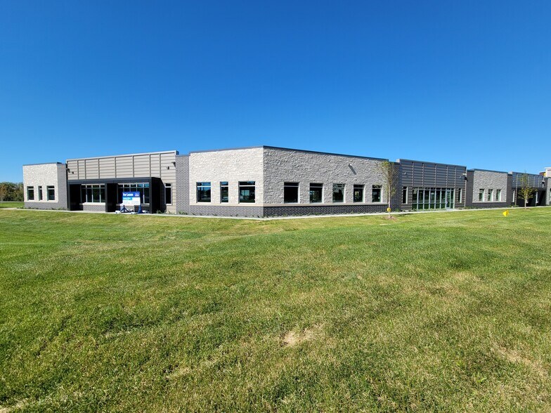 More Photos Of 748 Bielenberg, Woodbury Medical For Lease