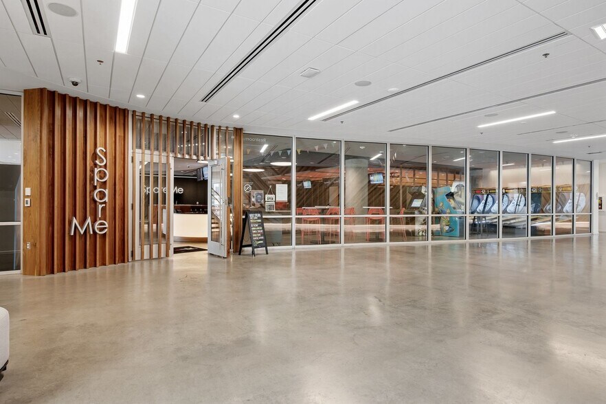 More Photos Of 404 E College St, Iowa City Hotel For Sale