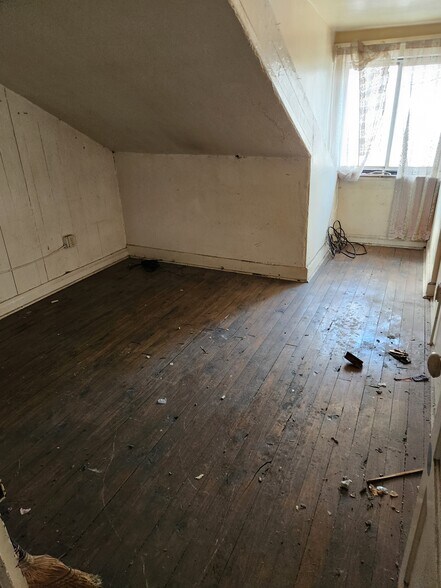 More Photos Of 1600 Bingham St, Pittsburgh Bar For Sale