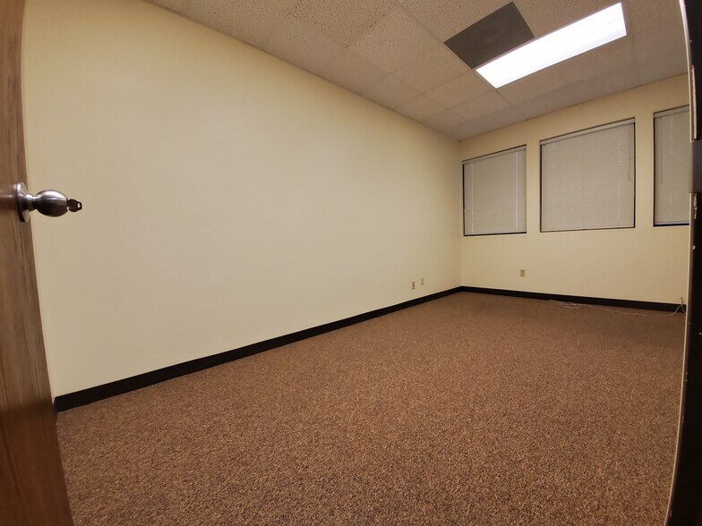 More Photos Of 1408 Fort Crook Rd S, Bellevue Office For Lease