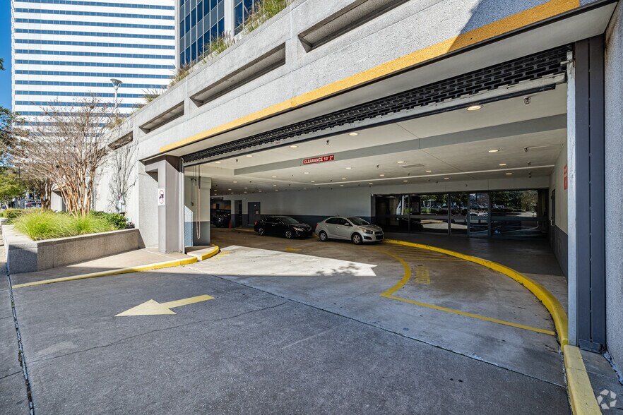 More Photos Of 200 W Forsyth St, Jacksonville Office For Lease