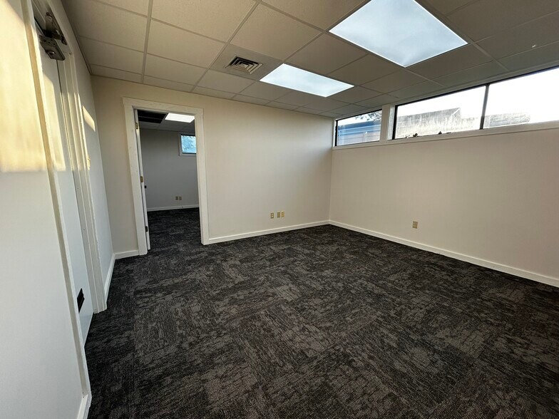 More Photos Of 6820 Roosevelt Ave, Middletown Medical For Lease