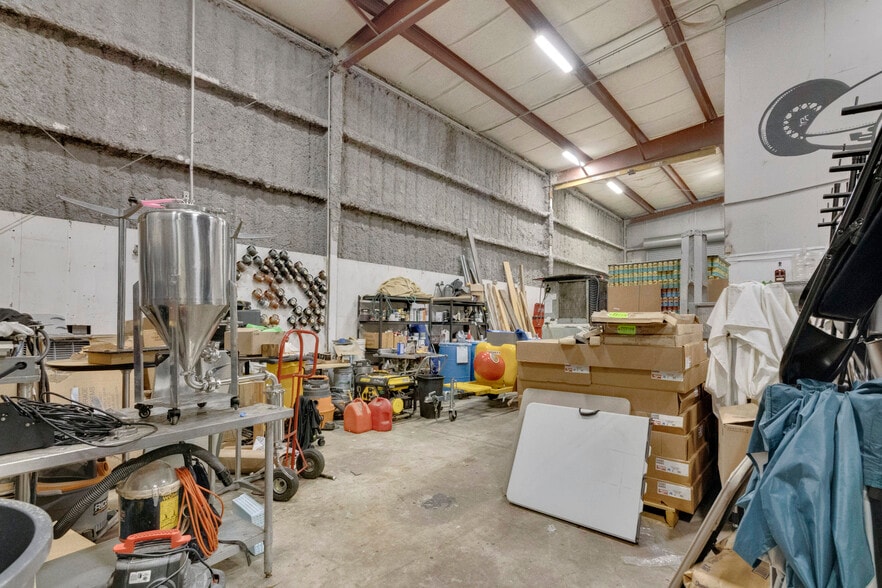 More Photos Of 10-14 W Illiana St, Orlando Warehouse For Sale