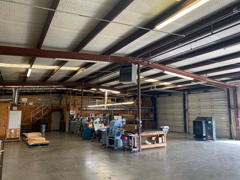 More Photos Of 104 N Arthur St, McGregor Warehouse For Lease