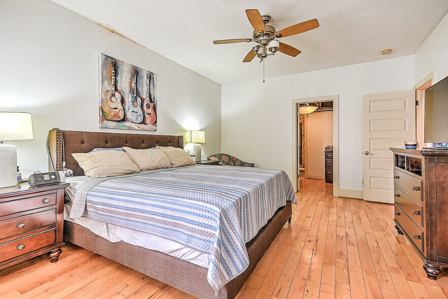 More Photos Of 529 State St, Bristol Storefront Retail Office For Sale