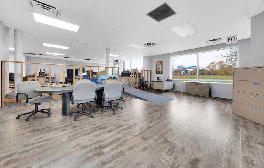 More Photos Of 1989 N Opdyke Rd, Auburn Hills Freestanding For Sale