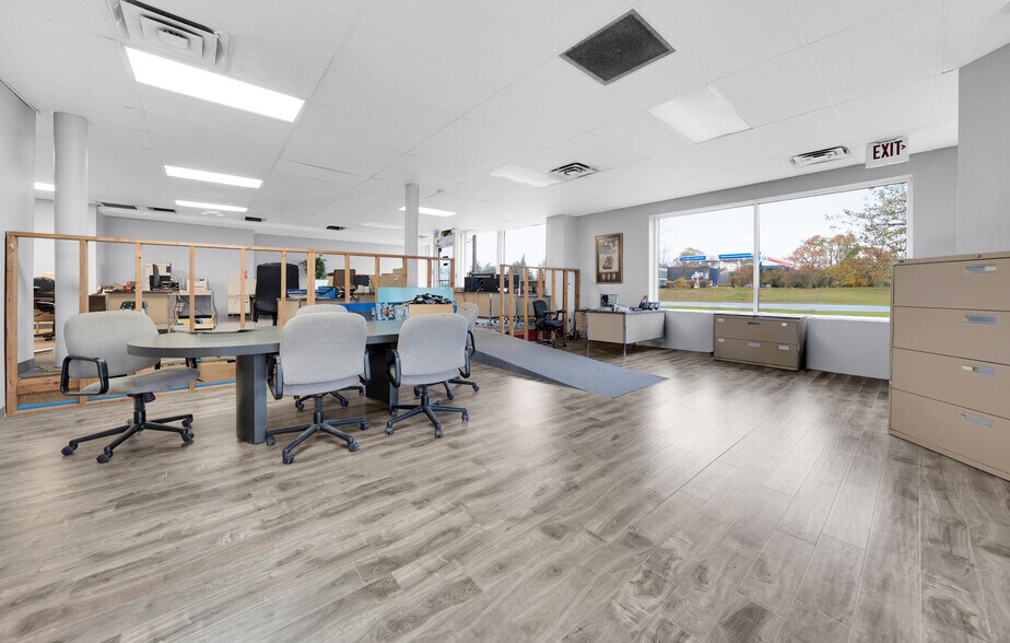 More Photos Of 2250 Pontiac Rd, Auburn Hills Office For Lease
