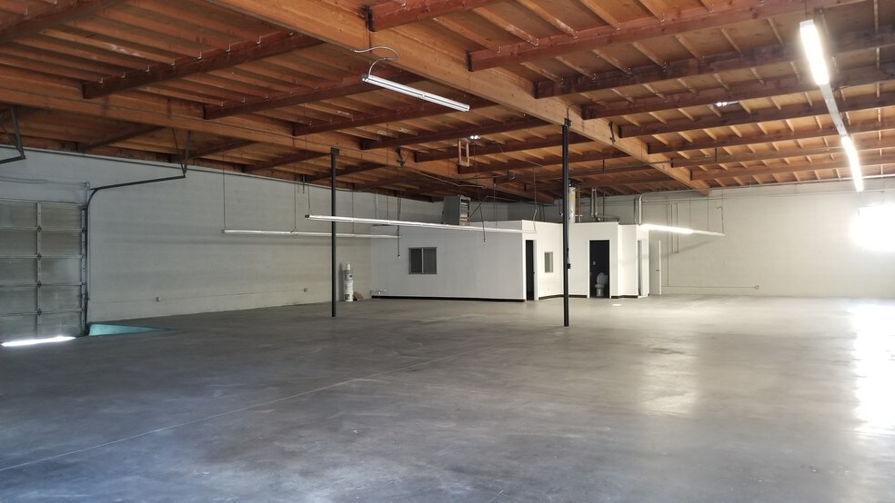 More Photos Of 1107 E 7th St, Los Angeles Manufacturing For Lease