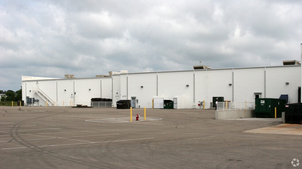 More Photos Of 4275 Lien Rd, Madison Storefront For Lease